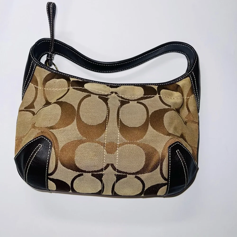 COACH VINTAGE MODEL HANDBAG